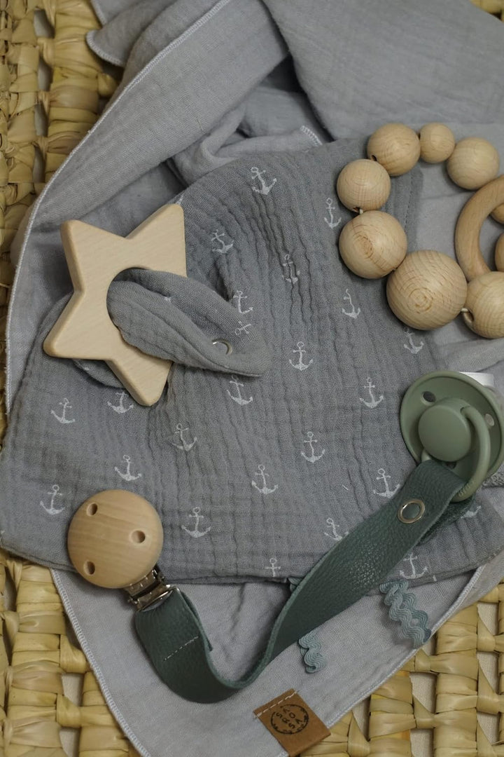 Sarosa Knistertuch aus Musselin mit personalisiertem Greifling | Geschenke zur Geburt Taufe | Namens