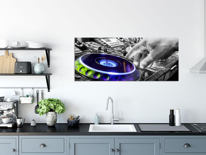 Glasbild Panorama | Wandbild aus Echtglas | DJ bei der Arbeit am Plattenteller | 100x40 cm | inkl. A
