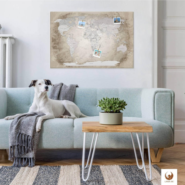 LANA KK - Luxus Pinnwand Weltkarte - Beige - Deutsch - in 100 x 70 cm, stabile Rückwand zum Pinnen i
