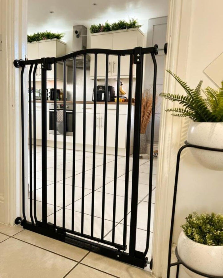 Bettacare Extra Hoch Gebogenes Haustiertor, 134cm - 143cm, Mattschwarz, Extra Hoch 100cm in der Höhe