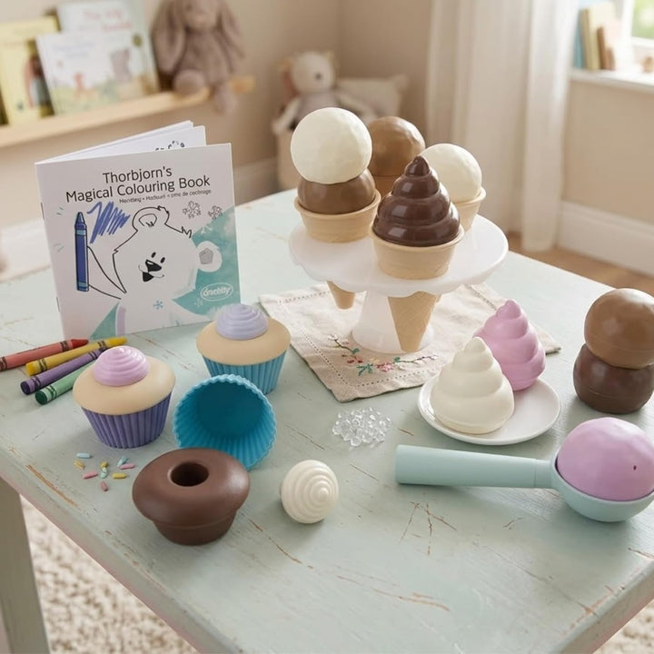 Dantoy – Thorbjorn Dessert Set für Kinderküche - 26 Teilen - Geschirrset - Sandspielzeug Set - Spiel
