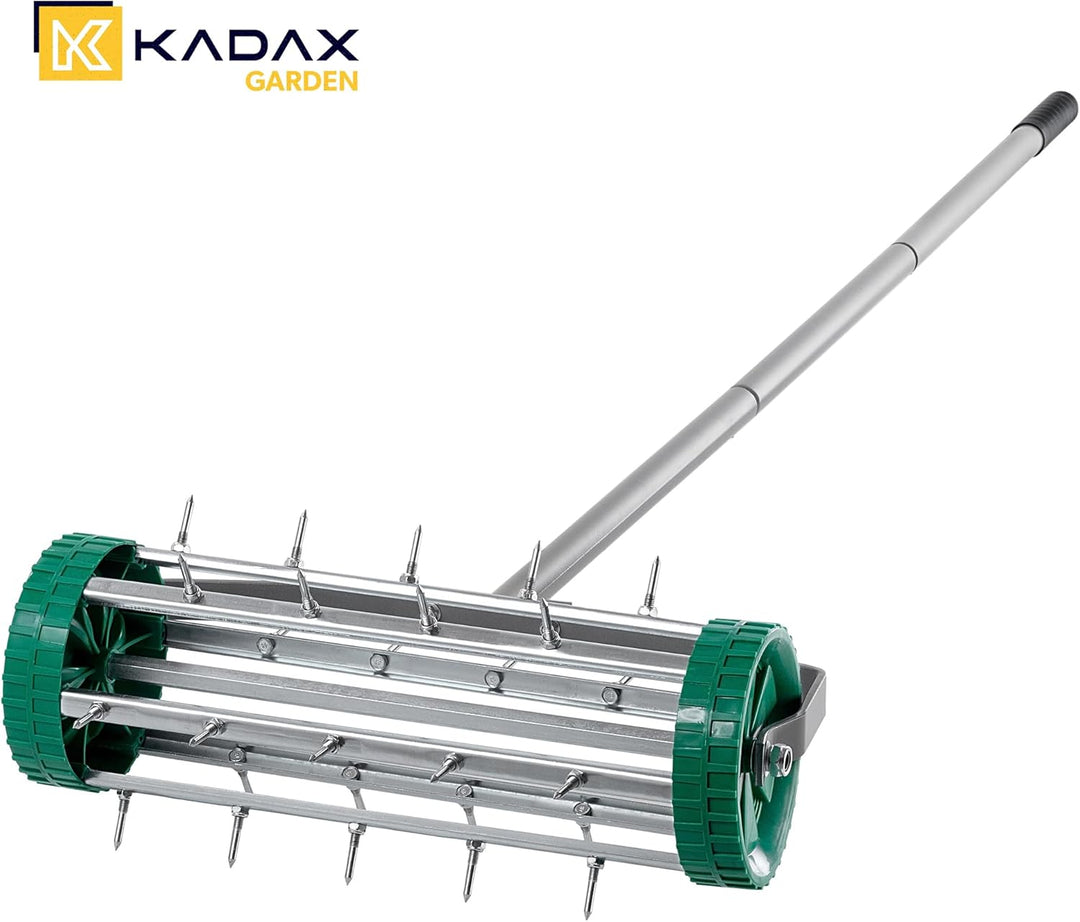 KADAX Handvertikutierer, Rasenlüfter aus robusten Stahl, Manueller Aerifizierer mit 3,3cm Nägeln, Bo