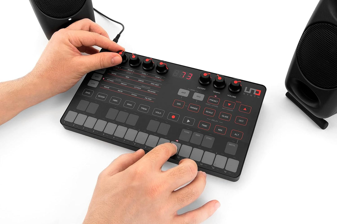 IK Multimedia IP-UNO-SYNTH-IN Echte Analog-Synthesizer