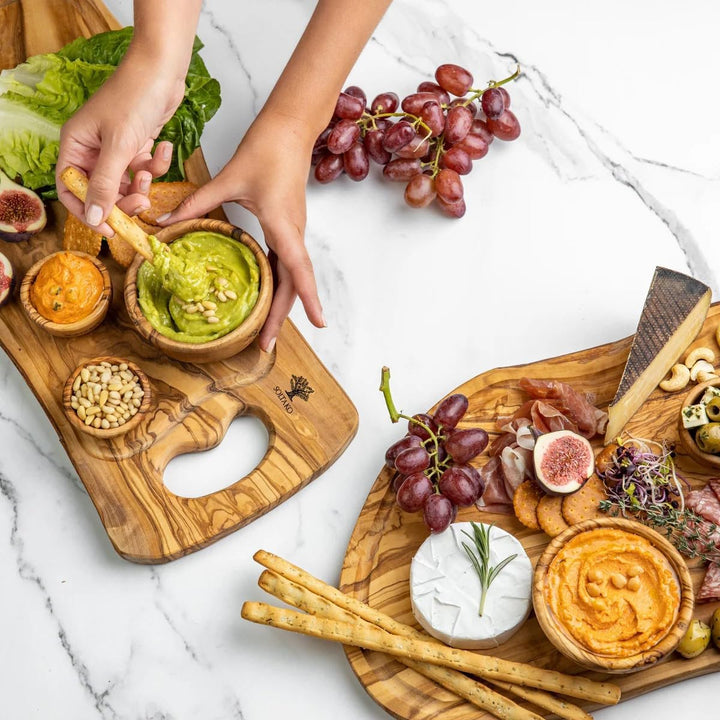 SOLTAKO Olivenholz Geschenksset ideal für Tapas und Brotzeit Bundles Catania 45cm + Hummus Lover 2er