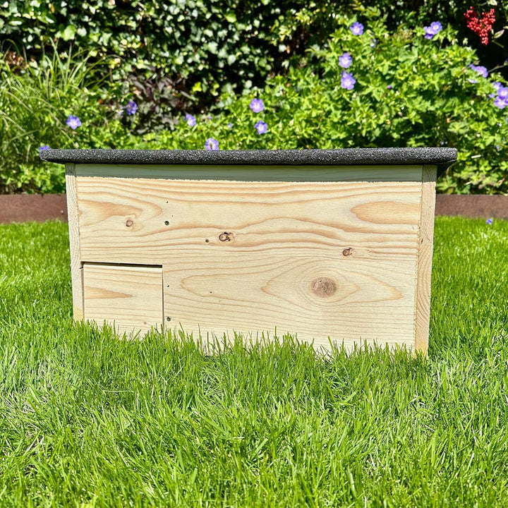 GARTENETAGE Igelhaus mit Rattenklappe aus Holz – wetterfestes Igelhotel für den Garten, sicherer Übe