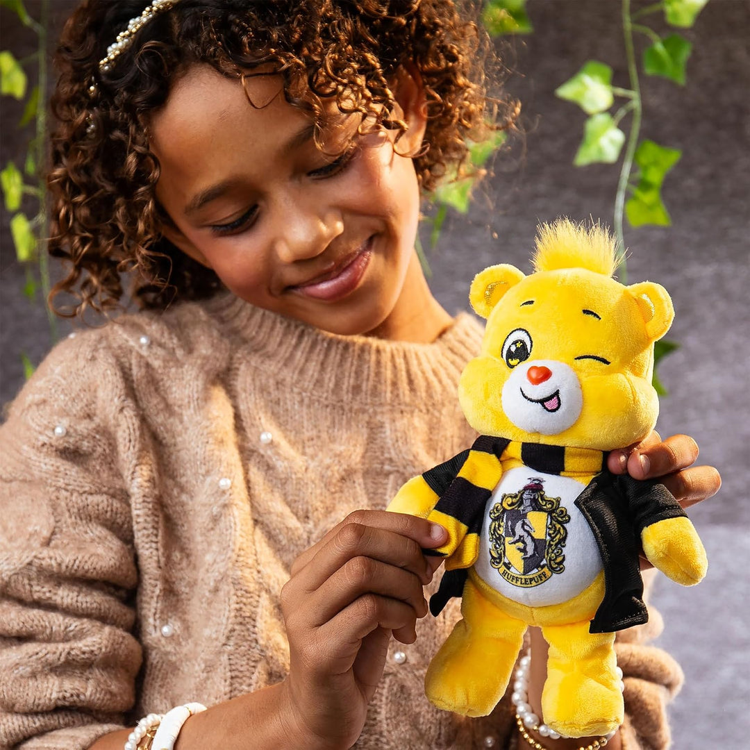 Care Bears x Harry Potter Hufflepuff Funshine Bear 20 cm Plüsch – Offizielles Sammelspielzeug des Ho