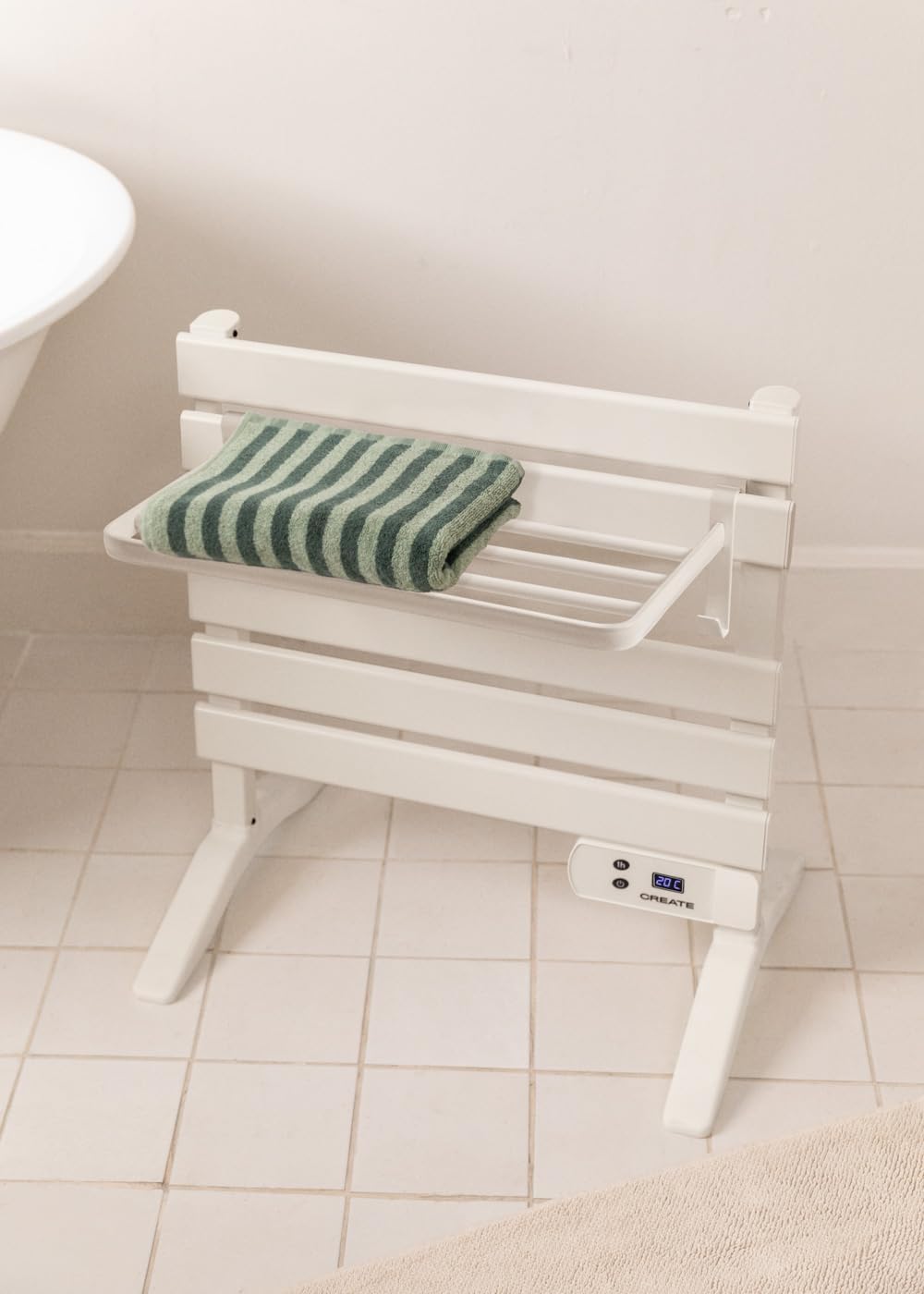 CREATE / WARM Towel Mini/Elektrischer Badheizkörper Cremeweiss mit Standfüssen und Regal / 58,4x41x5