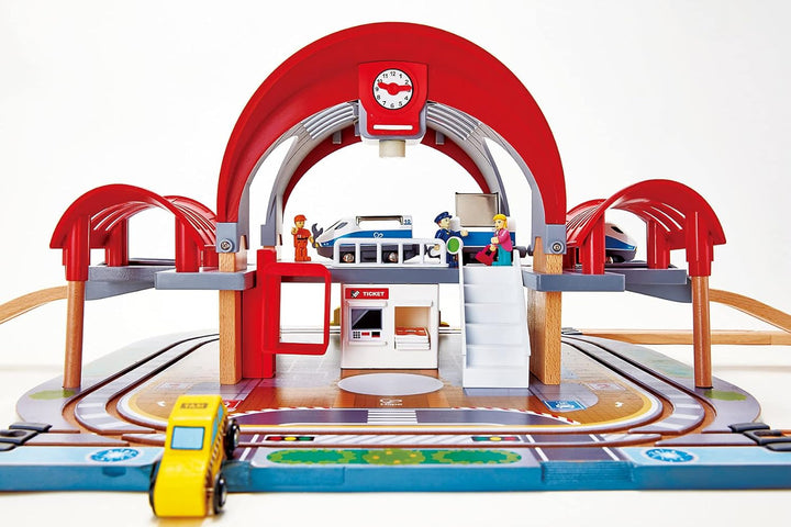 Grossstadtbahnhof von Hape | Bahnhofsset für Fantasiespiele aus Holz und mit Projektor und Rekorder