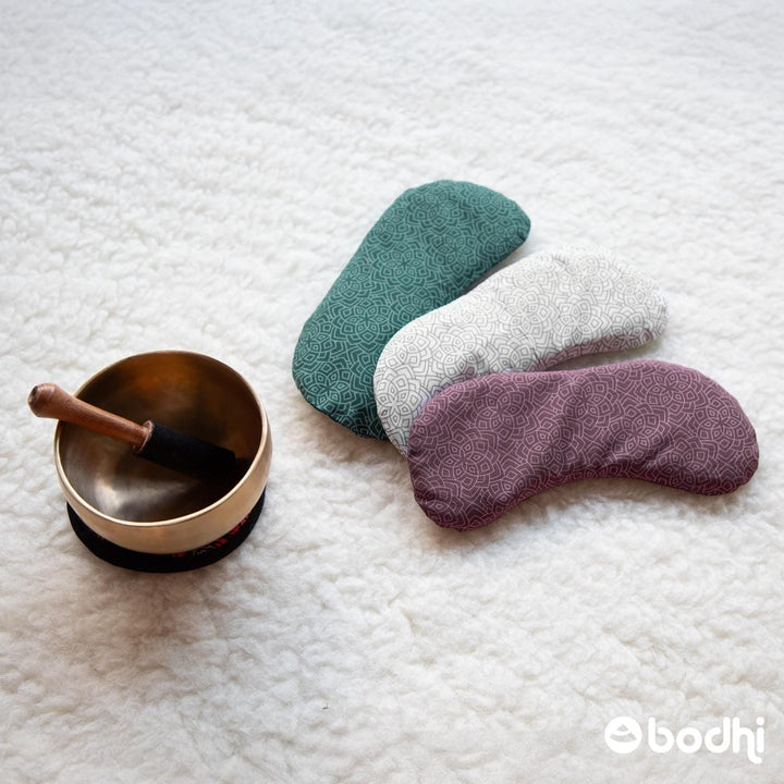 Bodhi Weiches Augenkissen aus Baumwolle | Füllung aus Bio-Leinsamen &amp; Bio-Lavendel | Vegan | Augenma