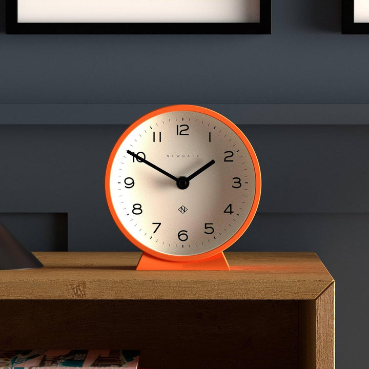 NEWGATE® M Mantel Echo schreibtischuhr | Modernes rundes Design | Kürbis orange | Leicht lesbare Zah