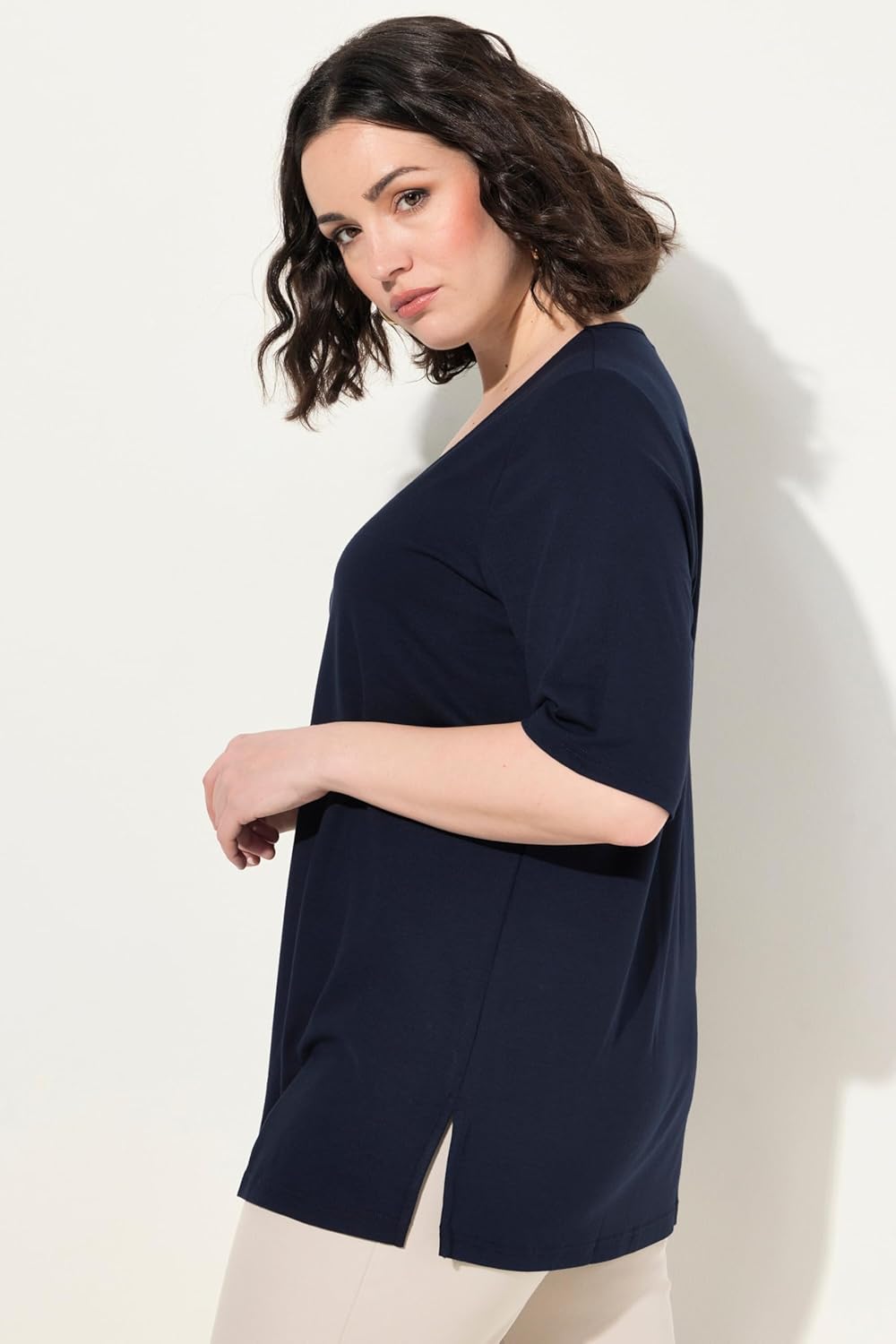 Ulla Popken Damen T-Shirt, vorne doppellagig, V-Ausschnitt, Halbarm 42 Mitternachts Blau, 42 Mittern