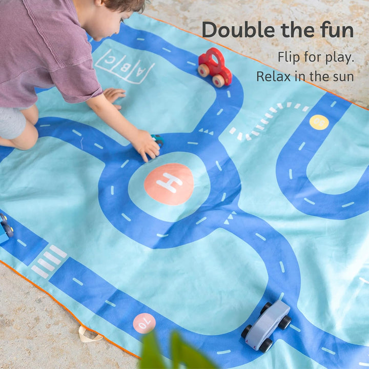 Quut – Strand-/Poolhandtuch für Kinder mit Spiel – Ultraschnell trocknende Mikrofaser, sandfrei – ko