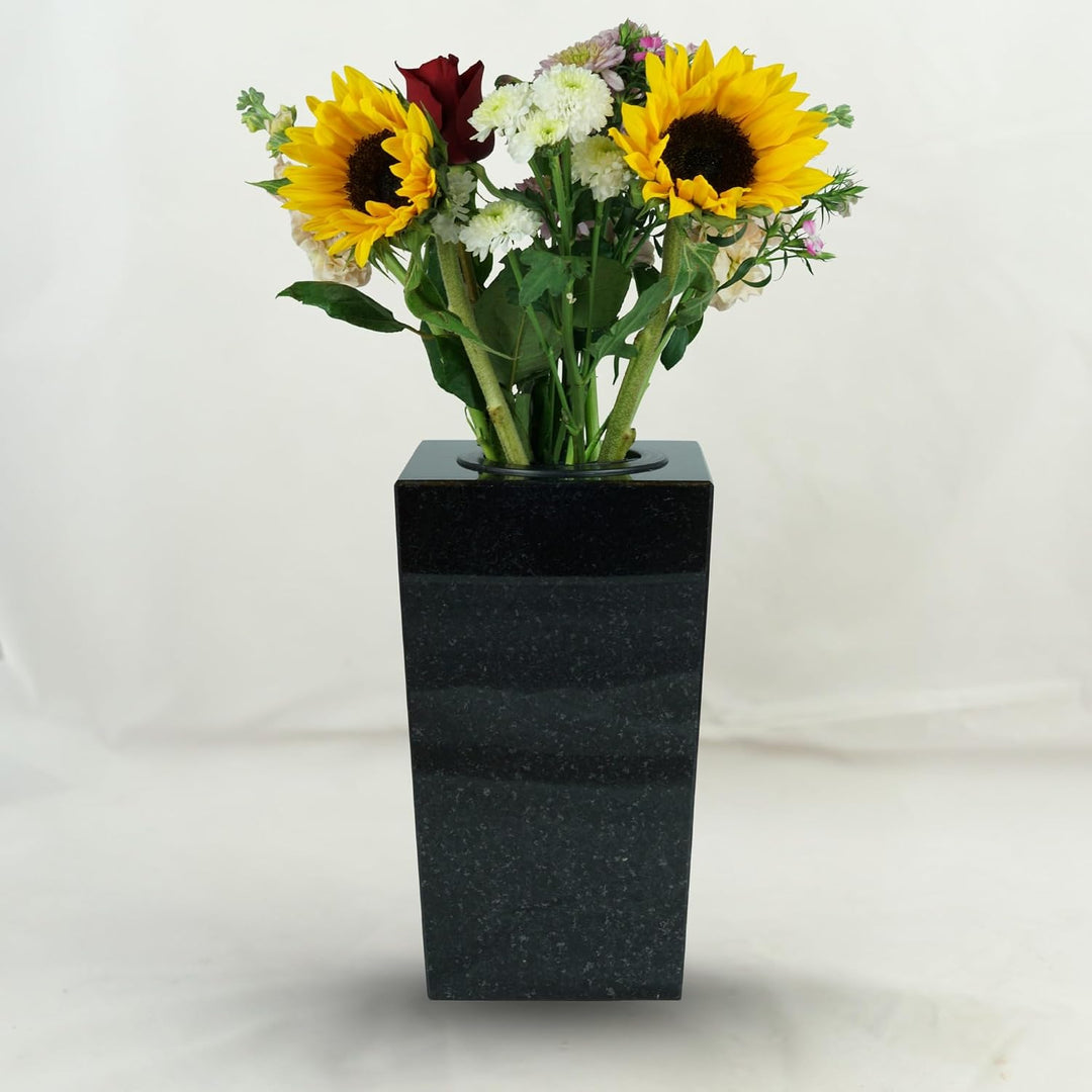 designgrab Karree Designer Grabvase aus Granit Schwedisch Black