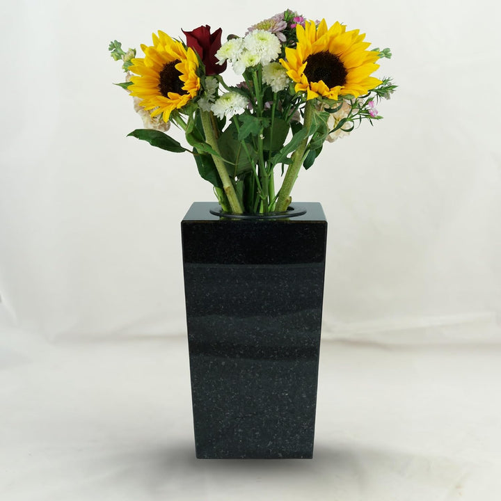 designgrab Karree Designer Grabvase aus Granit Schwedisch Black