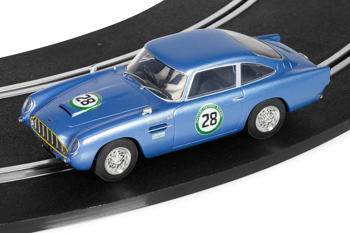 Scalextric C4599 Aston Martin DB5 – Blau-Gelb – Historisches GT-Renn-Slotcar, Aston Martin DB5