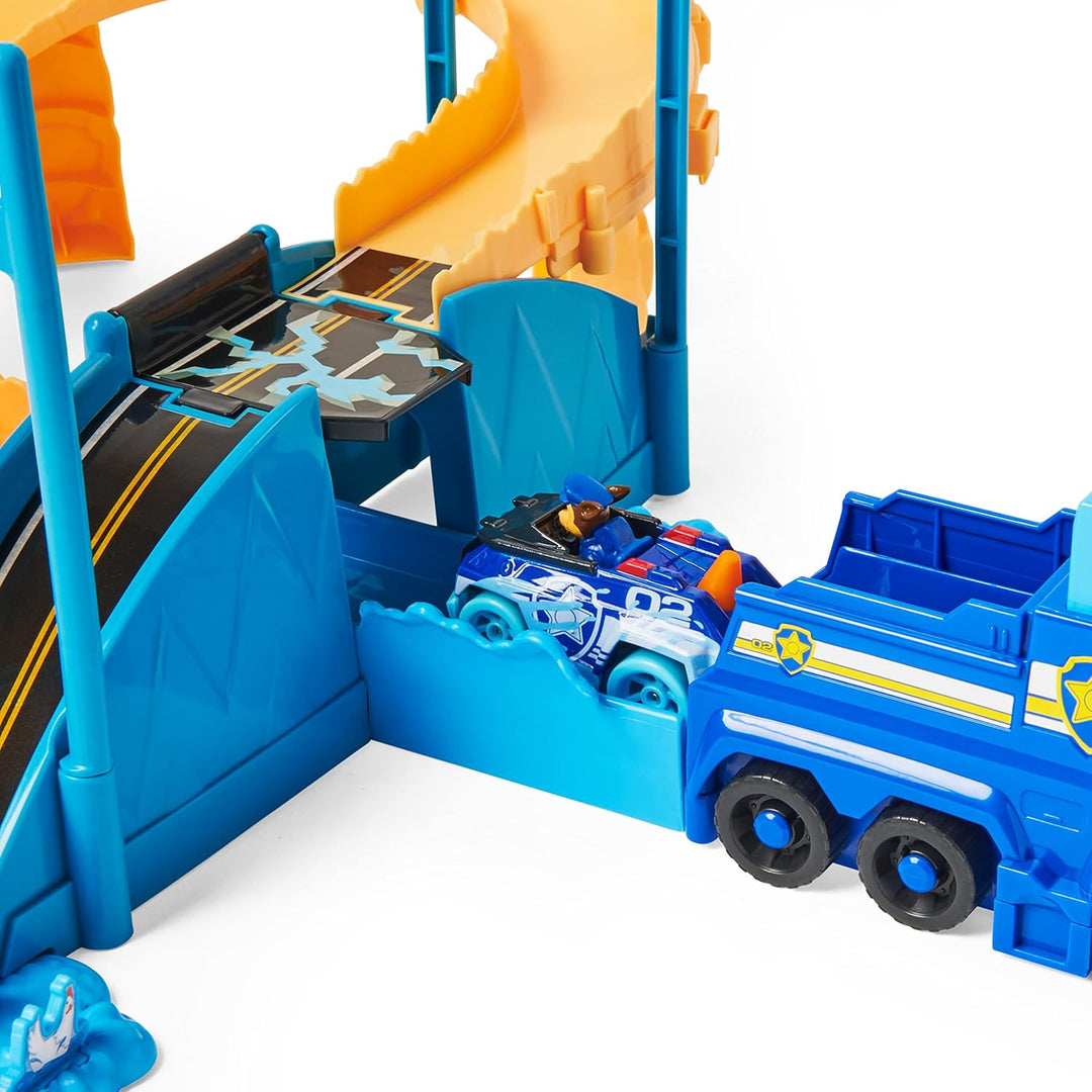 PAW PATROL True Metal Chases Police Rescue Rennstrecken-Set mit Metall-Fahrzeug von Chase, Massstab