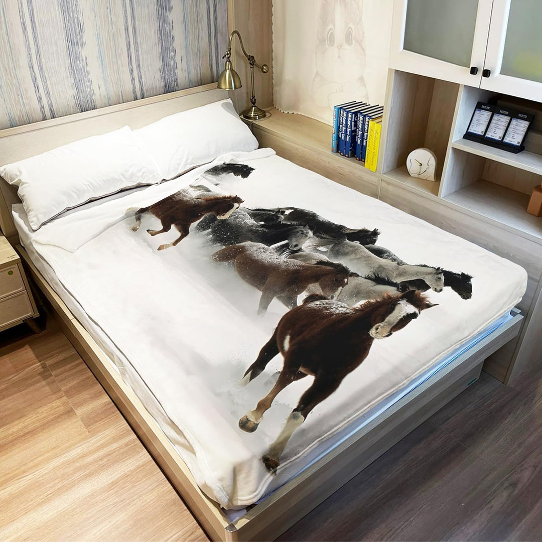 YISUMEI Decke 150x200 cm Kuscheldecken Sanft Flanell Weich Fleecedecke Bettüberwurf Pferde Laufen 15