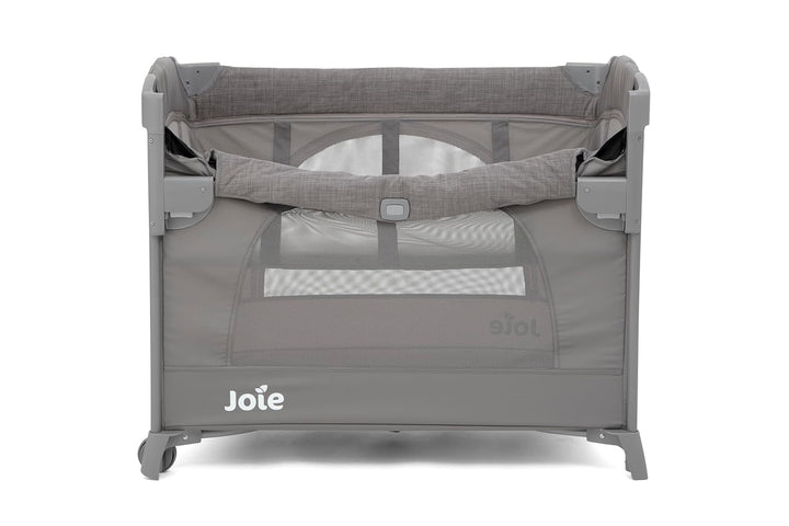 Joie Kubbie™ Sleep Reisebett, 2-in-1 Beistellbett, absenkbare Seite, herausnehmbarer Einsatz, kompak