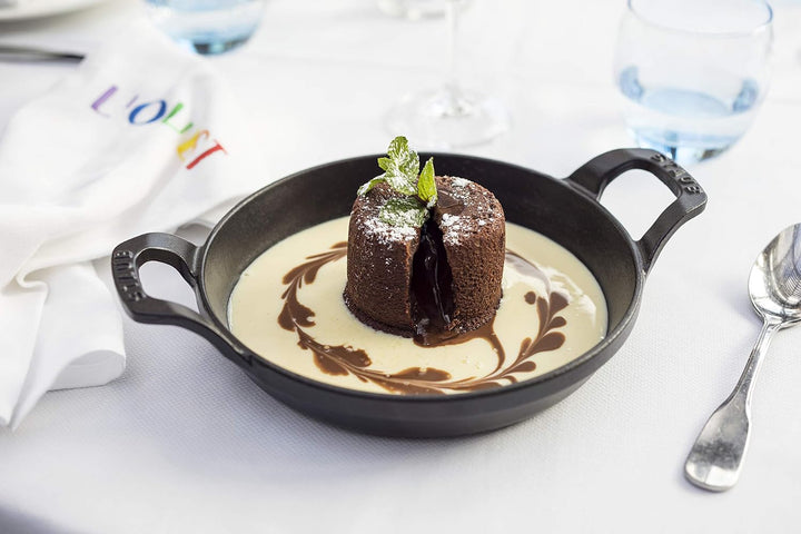 Staub 1301123 Mini-Auflaufform, rund 12 cm, 0,25 L mit mattschwarzer Emaillierung im Inneren der Auf