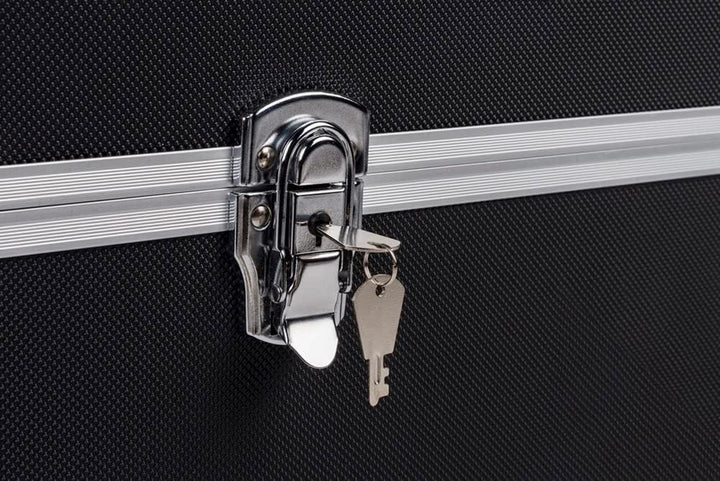 Transportkoffer mit hochwertigem Aluminiumrahmen, stossfestem ABS Korpus und hochwertigen Metallvers