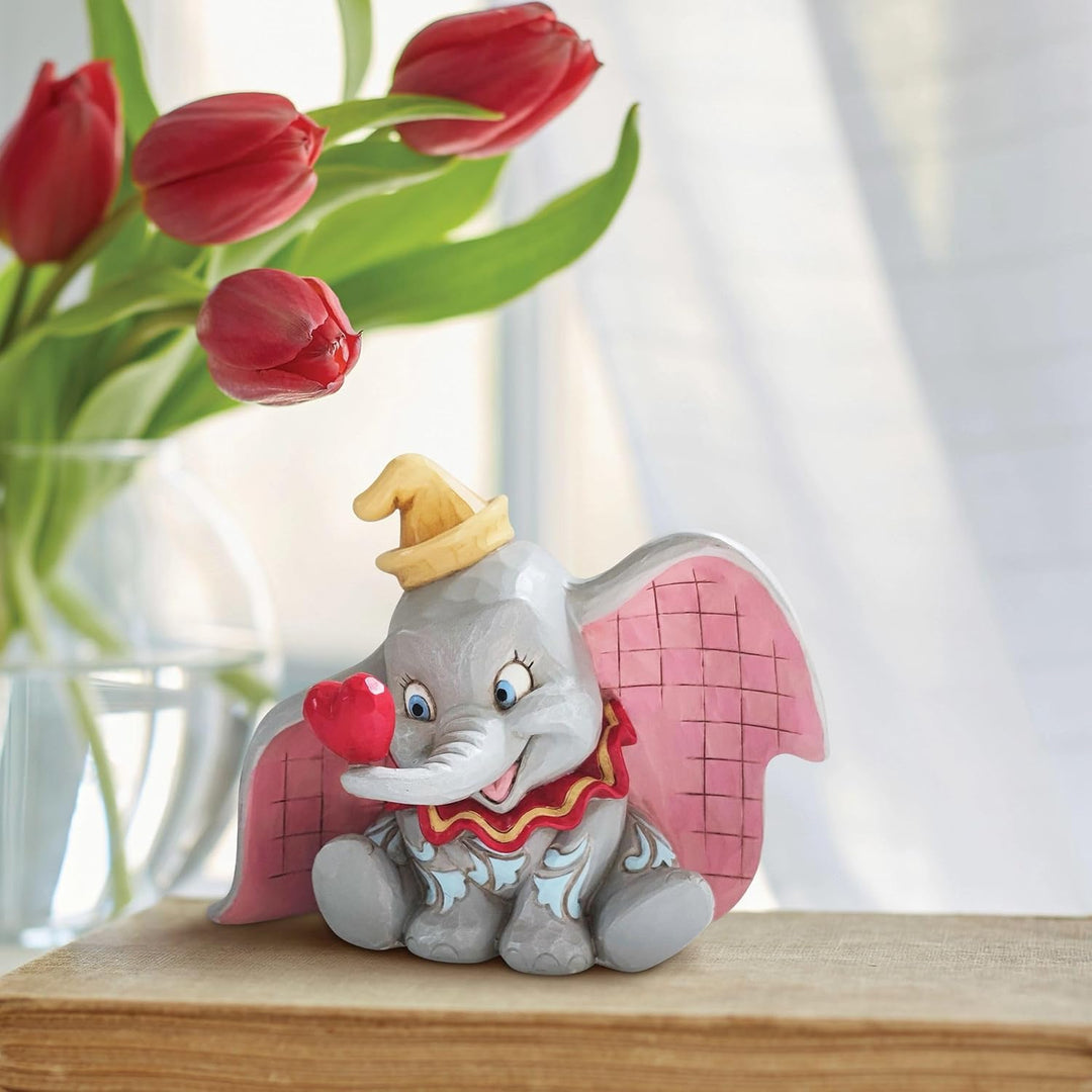 Enesco Disney Traditions Dumbo mit Herz, 12,1 cm hoch