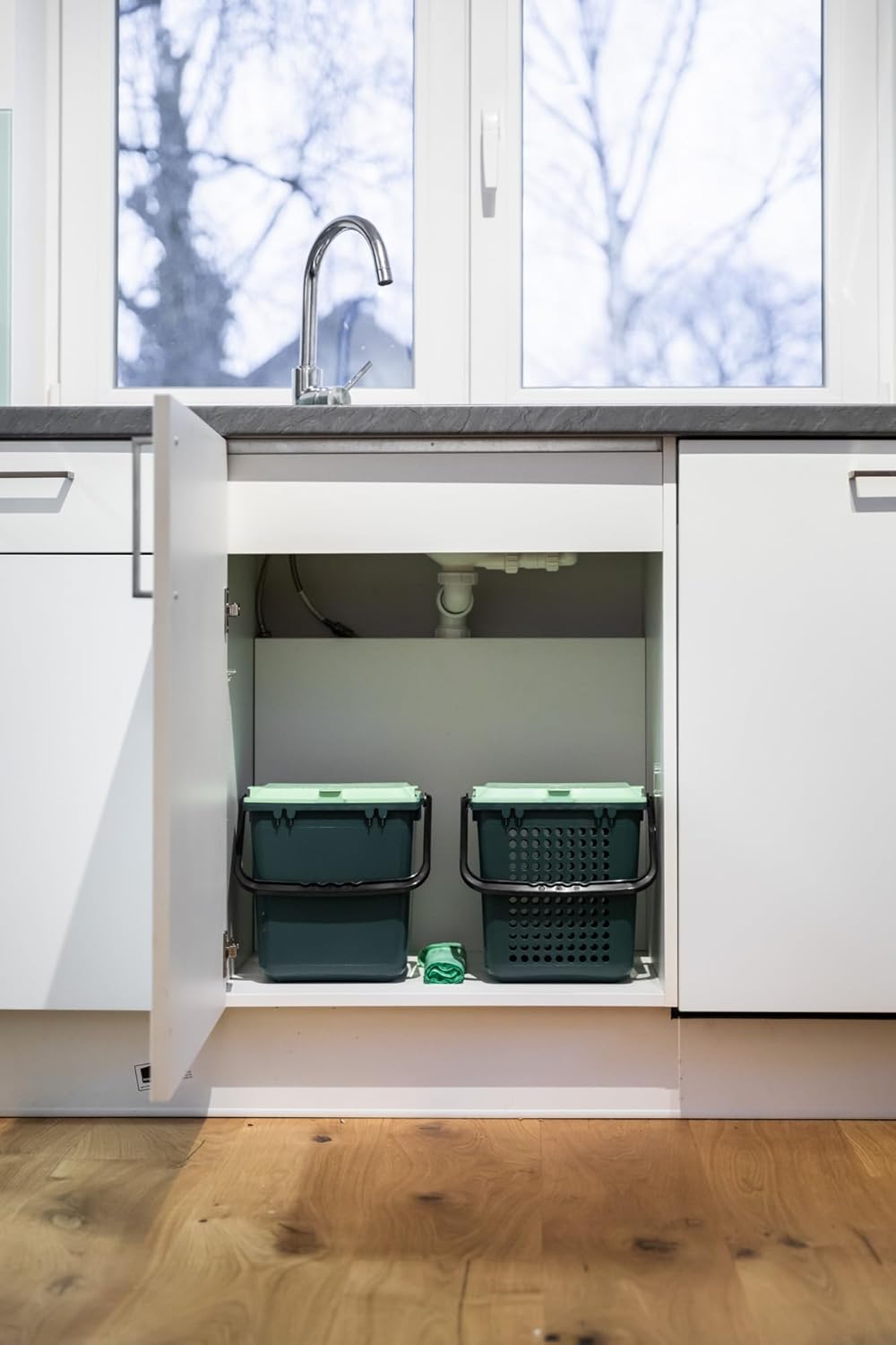 bioMat AirBox® Biomülleimer für die Küche, Tüten bis 10l, geschlossener Komposteimer mit perforierte