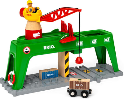 BRIO World 33996 Bahn Verlade Terminal - Mit beweglichem Kran zum Umladen von Gütern auf die Schiene