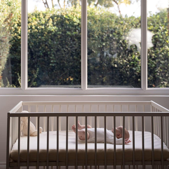 ÜneeQbaby 100% wasserdichter Matratzenschoner, voll ausgestattetes Bettlaken - Bio-Baumwolle, GOTS,