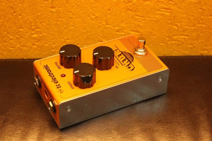 tc electronic CHOKA TREMOLO Vollständig analoges Tremolo-Pedal im Vintage-Stil mit 3-Knopf-Design un