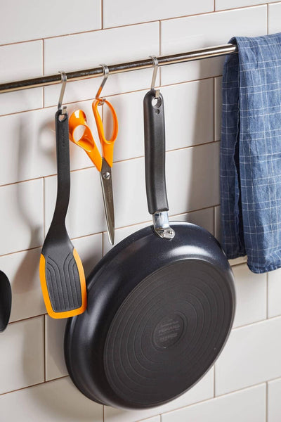 Fiskars Bratpfanne, Ø 24 cm, Für alle Kochfelder geeignet, Aluminium, Functional Form, Schwarz, 1026