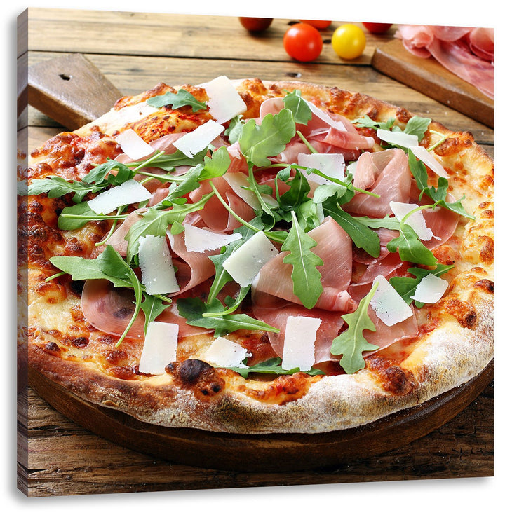 Pixxprint Prosciutto Pizza mit Rucola und Parmesan auf rustikalem Holztisch, Format: 70x70 auf Leinw