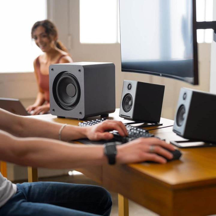 Audioengine S6 Aktiv Subwoofer 15 cm kompakte Grösse, kraftvoller Bass in einem kleinen Paket - 210