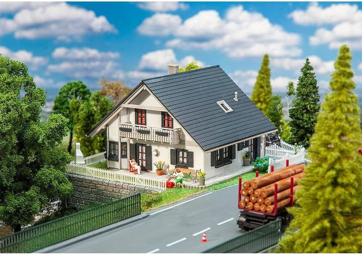 Faller 130640 H0 Saniertes Einfamilienhaus, 27.8 x 18.6 x 5.2 cm, Verschieden