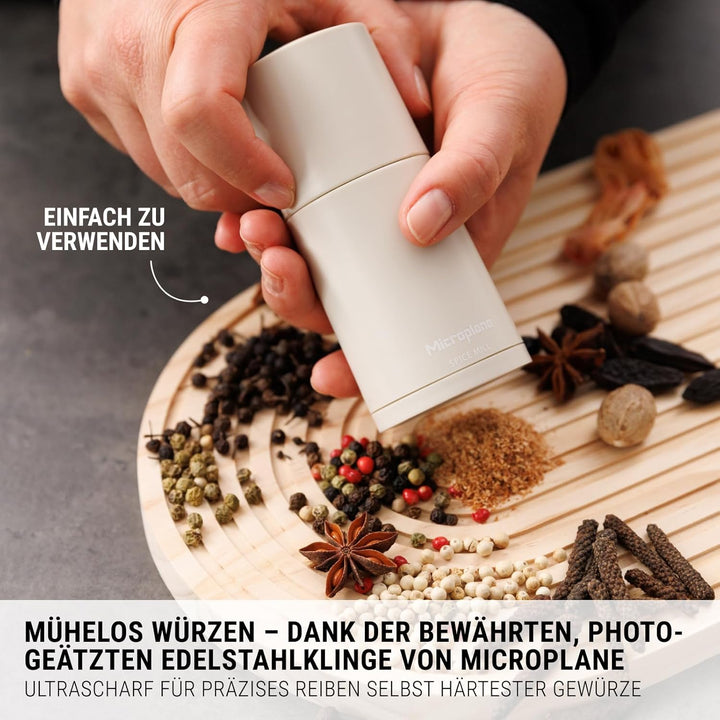Microplane Gewürzmühle 2in1 – Kaschmir Beige | Manuelle Mühle mit rasiermesserscharfer Edelstahlklin