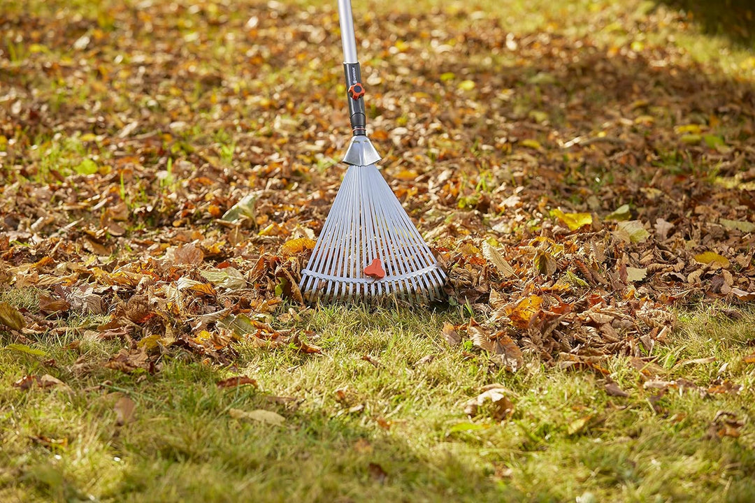Gardena combisystem-Verstellbesen: Laubrechen mit Variabler Arbeitsbreite von 30-50 cm, ideales Gart