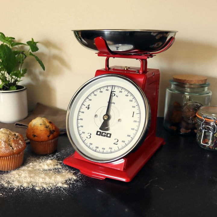 OGO LIVING - Mechanische Küchenwaage – 7915011 – wiegt bis zu 5 kg, Skala 20 g, Rot