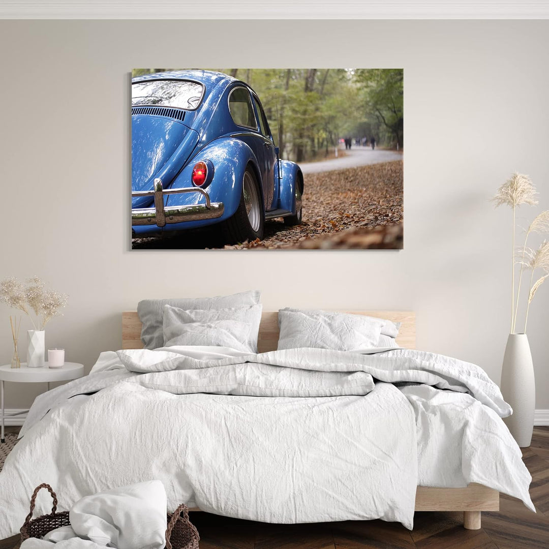 Printed Paintings Leinwand (80x60cm): Blauer VW Käfer auf Waldstrsse von hinten rechts 80x60 cm, 80x