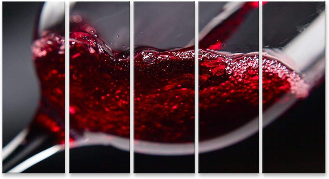 islandburner Bild auf Leinwand Rotwein Im Weinglas Auf Schwarzem Hintergrund Bilder Wandbilder Poste