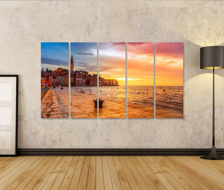 Bild auf Leinwand Schöner Sonnenuntergang in Rovinj an der Adriaküste Kroatiens. Wandbild Poster Lei