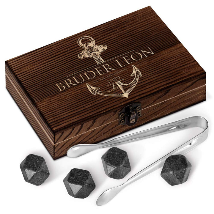 Maverton Whisky Steine Set - in Holzbox mit Gravur - 6 Eiswürfel + Zange + Velourbeutel - wiederverw