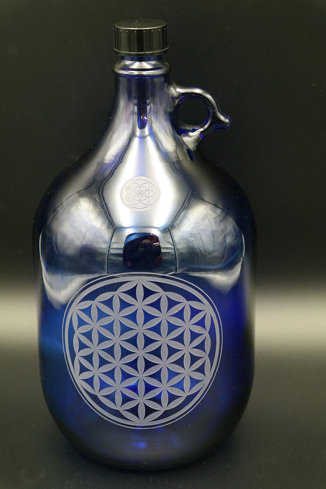 5L Henkelflasche Wasserkrug blaues Glas mit Gravur Blume des Lebens und Samen des LebensV.2