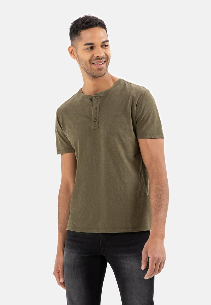 camel active Herren Kurzarm Henley T-Shirt mit Knopfleiste, Dunkel Oliv
