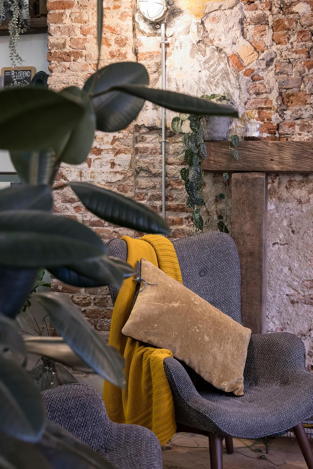 KNIT FACTORY - James Sofakissen - Industrial Vintage Look - Mit Kissenfüllung – Kunstleder Dekokisse