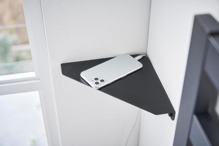 Yamazaki 6912 TOWER Wandmontiertes Eckregal, schwarz, Stahl, minimalistisch, 22 x 22 x 3.3 cm One Si