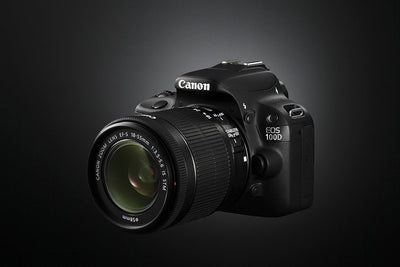 Canon EOS 100D DSLR-Kamera mit EF-S 18–55 mm III-Objektiv, Schwarz (18 MP, CMOS-Sensor), 7,6 cm (3 Z