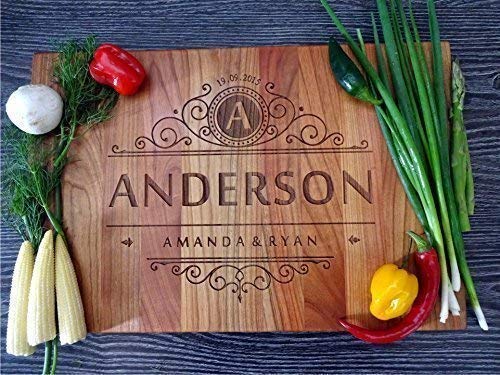 Personalisiertes Schneidebrett mit Monogramm | Handgefertigt Holzbrett | Frühstücksbrettchen | Hochz