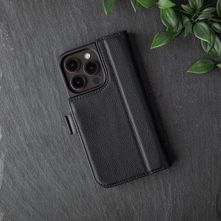 Snakehive Lederhülle für iPhone 14 Pro – Klapphülle mit Kartenfächern & Standfunktion (Geflecktes Sc