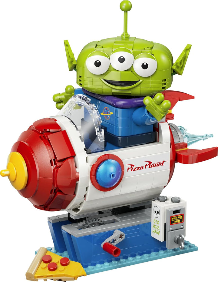 LEGO Disney and Pixar Toy Story Alien mit Pizza Planet Raketenfahrt - Raumschiff Spielzeug mit Alien