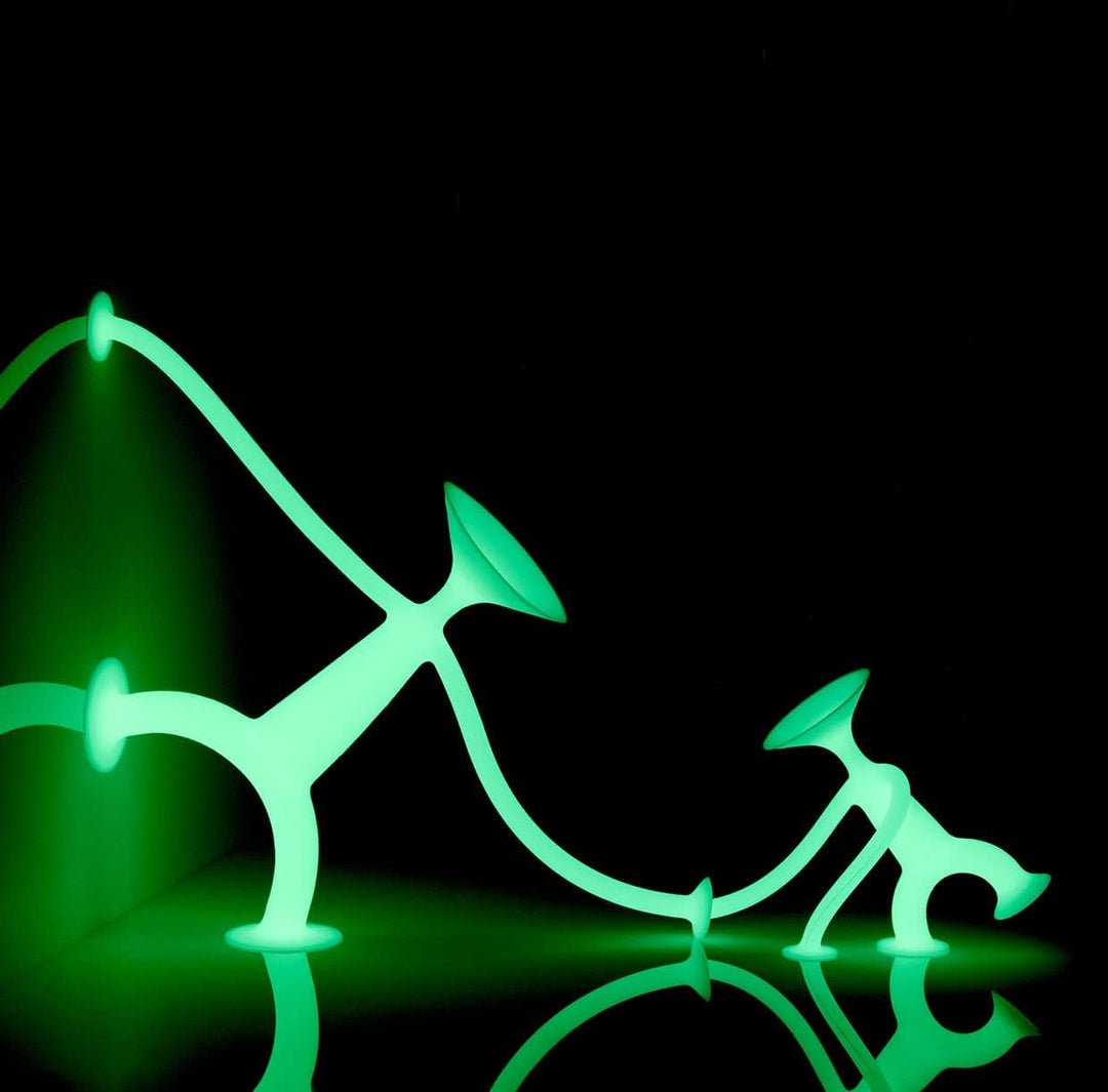 MOLUK 43110, OOGI Glow in the Dark, elastische Stretch-Figur mit Saugnäpfen, Lernspielzeug aus Silik