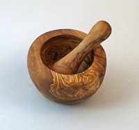 Mörser mit Stössel aus Olivenholz. Sehr stabil ca. 12-13 cm und 600 g.